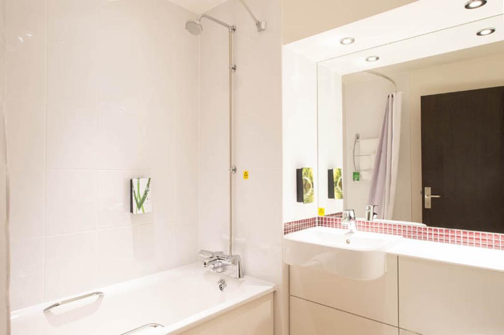 Premier Inn Birmingham City Centre Broad Street Esterno foto