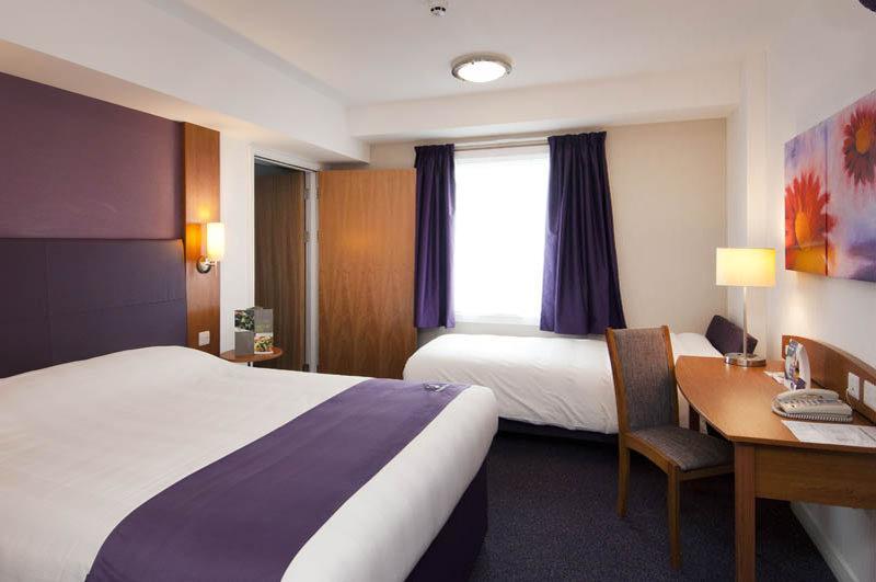 Premier Inn Birmingham City Centre Broad Street Esterno foto